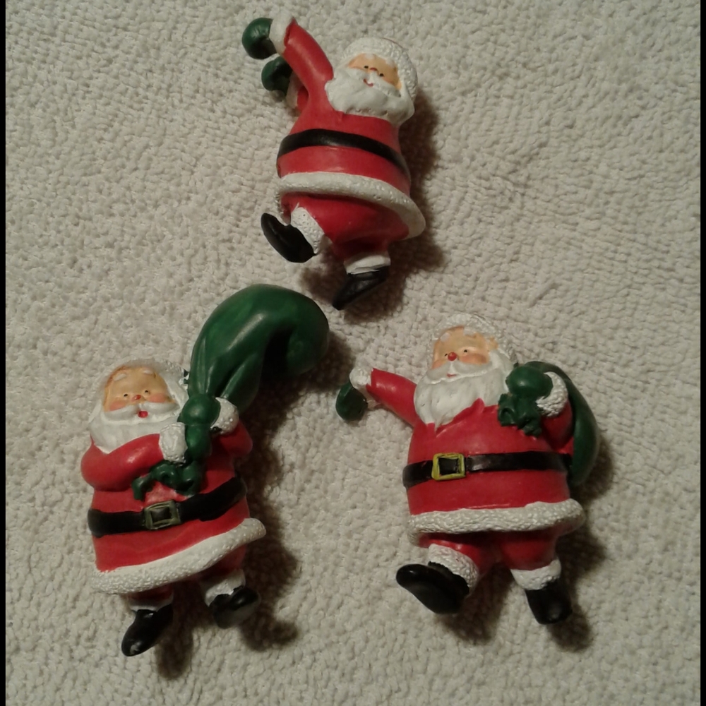 3 Little Santas that Hang on a Lamp Shade
